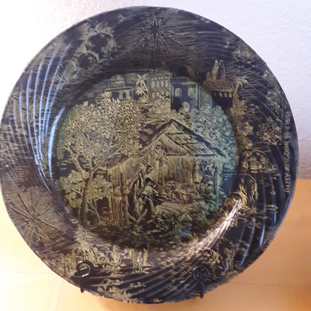 Nativity scene collectable plate.